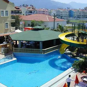 3* Aparthotel Maxwell Club